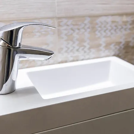 Serenity With Swimming Pool And Parking In