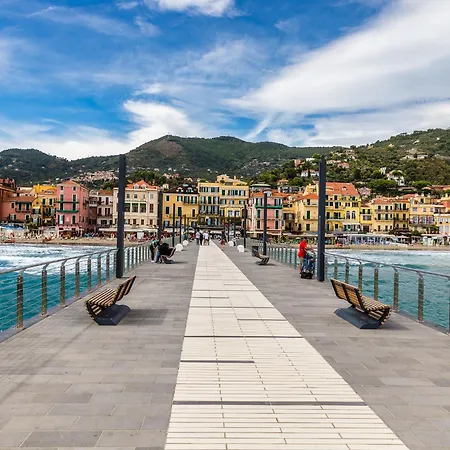 Serenity With Swimming Pool And Parking In * Alassio