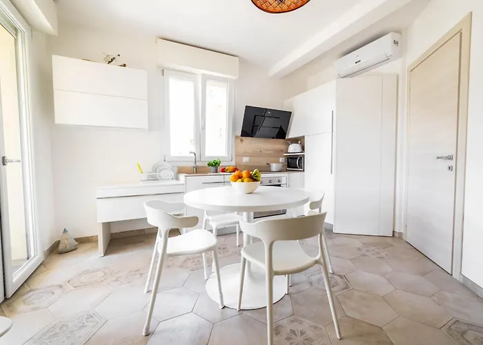 Serenity With Swimming Pool And Parking In 公寓 *